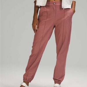 Lululemon Warpstreme High-Rise 7/8 Jogger
Spiced Chai